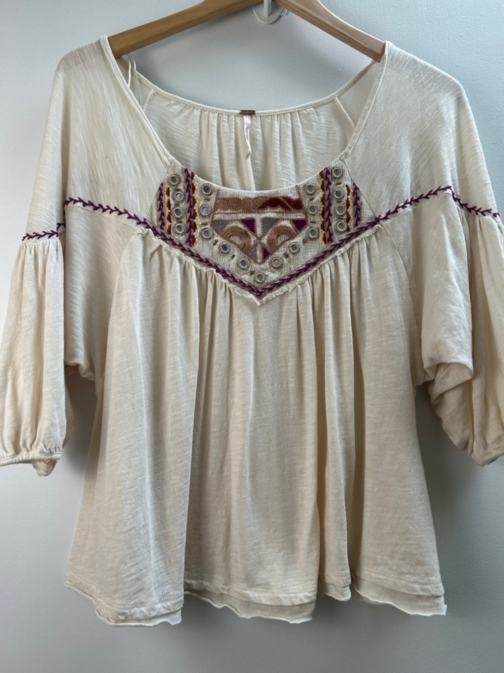 Free People Boho Embroidery 100% Cotton Cream Peasant Top mirrors Scoop neck